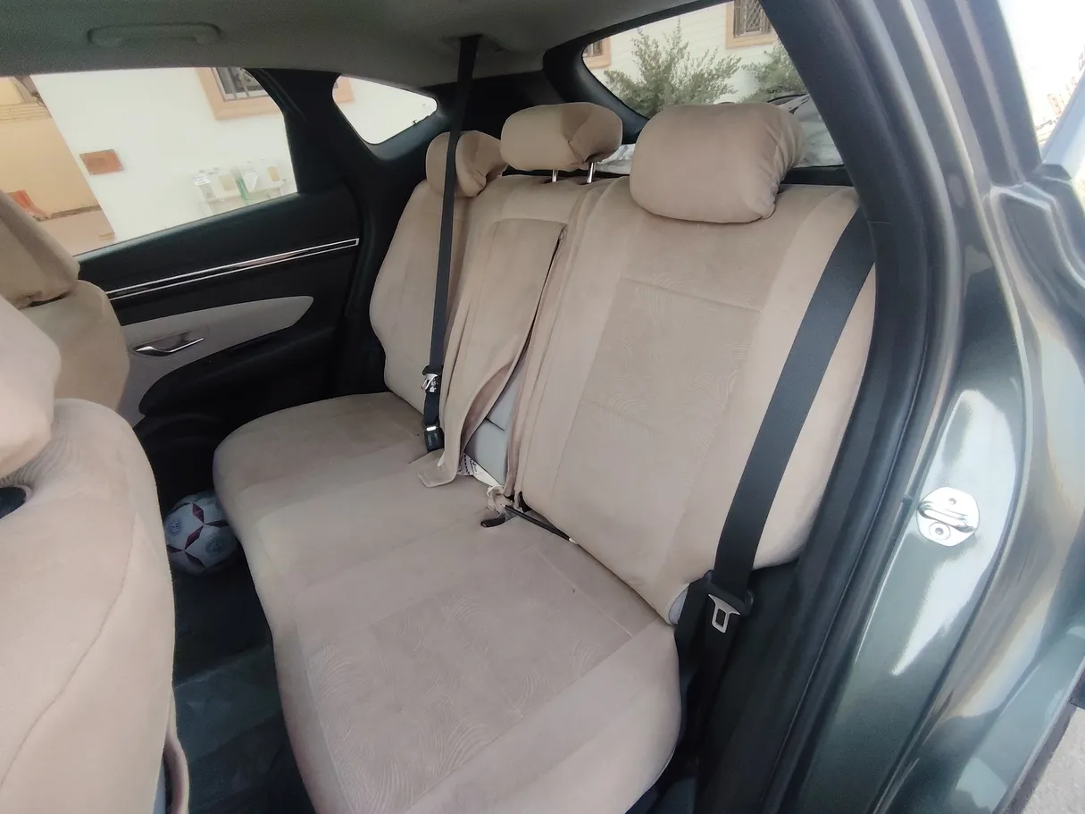 Car image 17