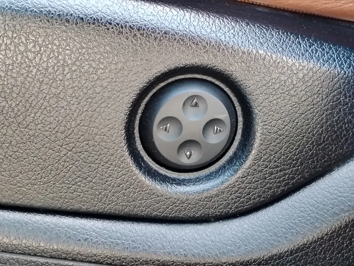 Car image 34