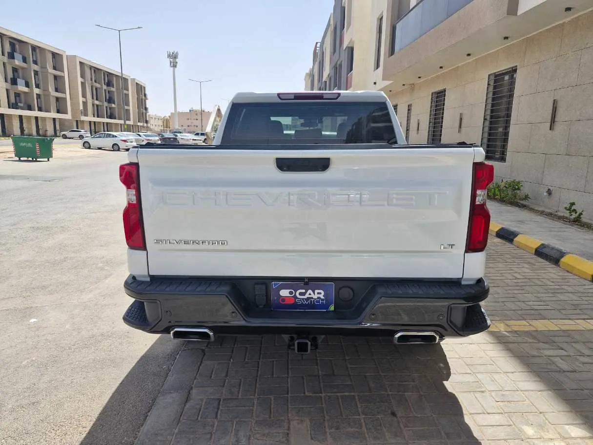 Car image 6