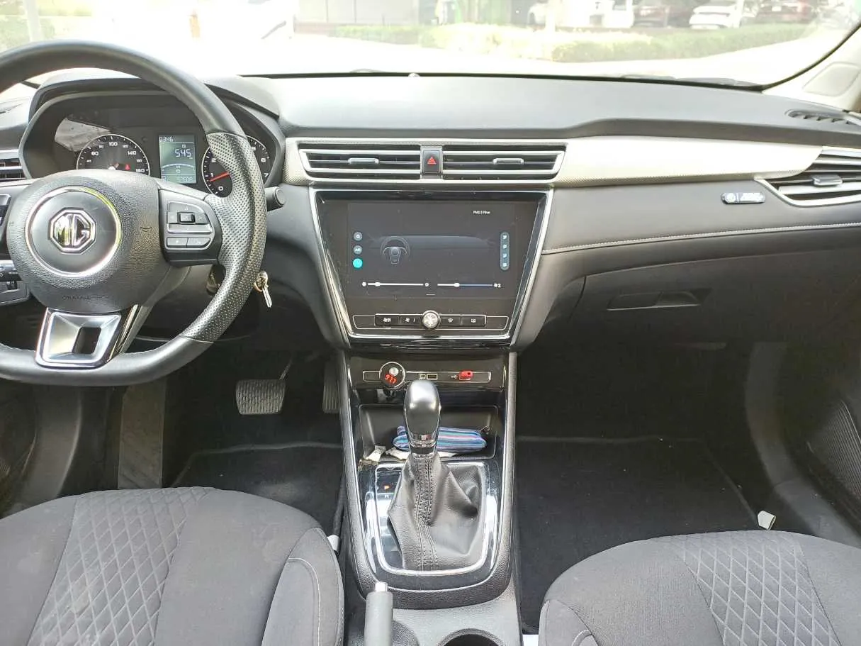 Car image 17