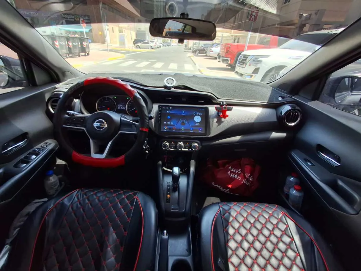 Car image 14