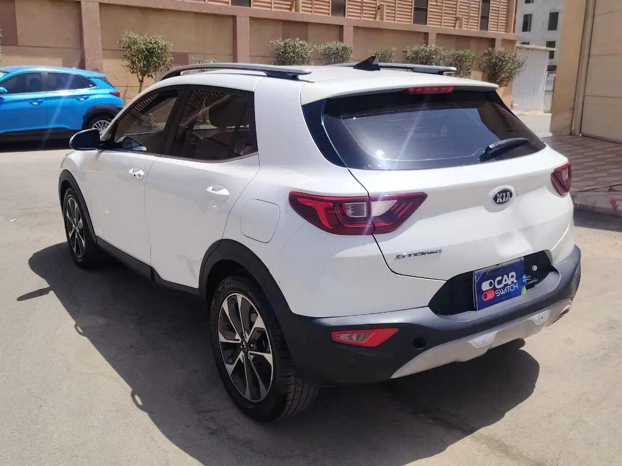 Car image 7