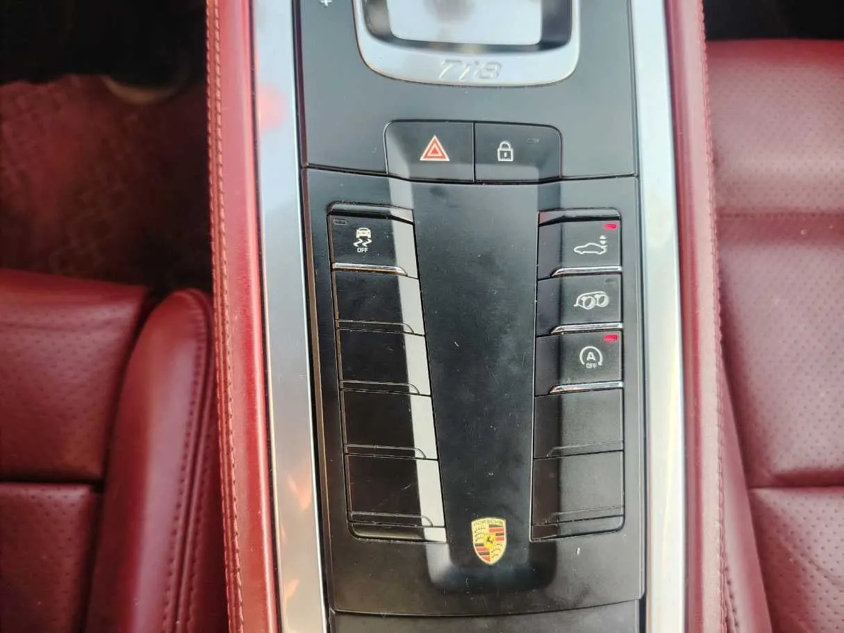 Car image 19