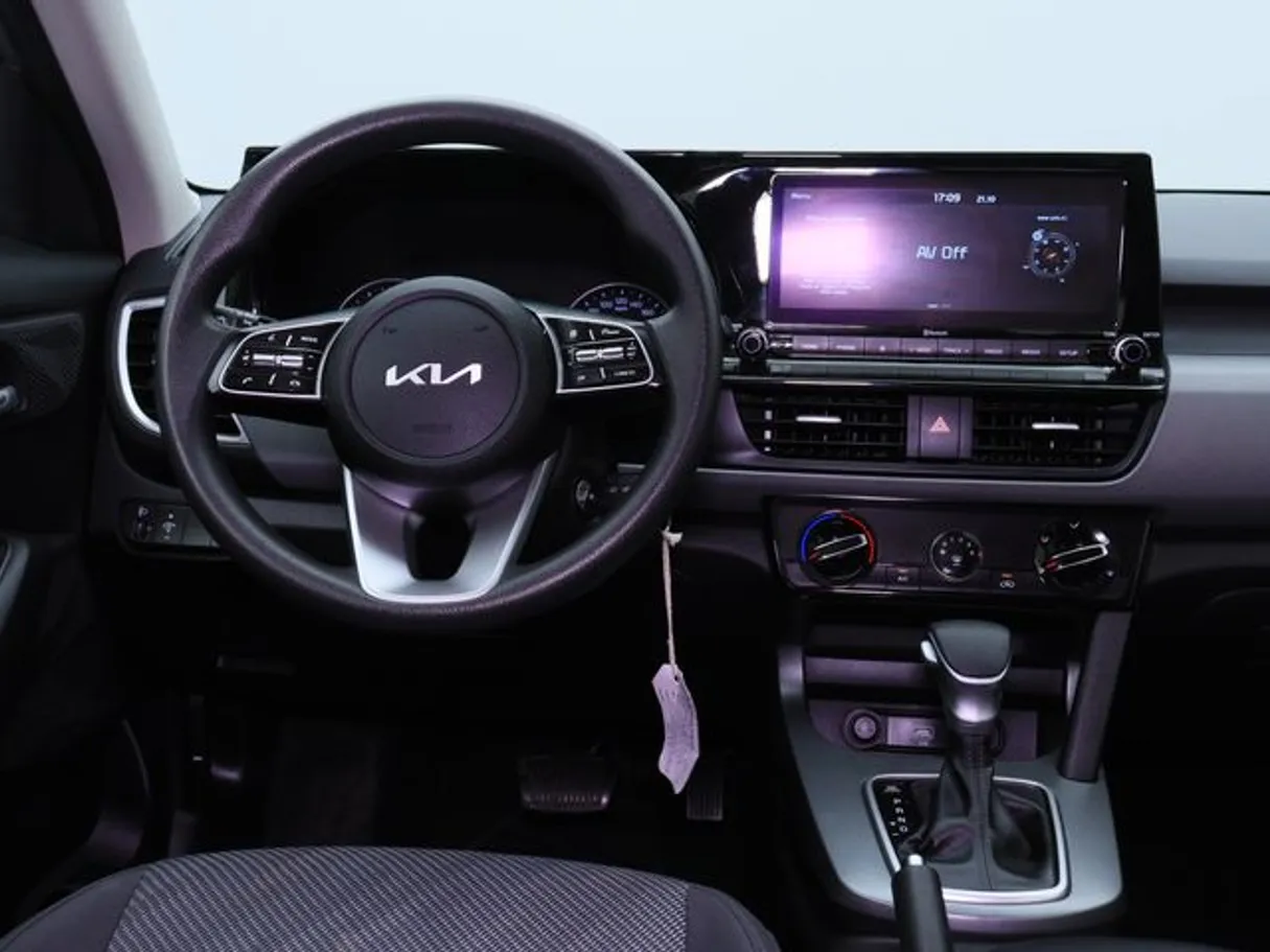Car image 15