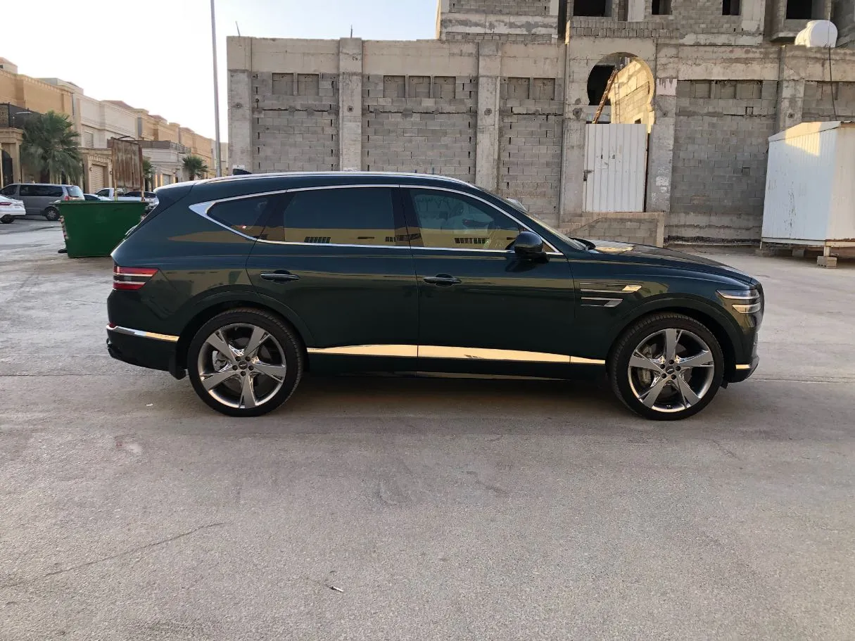 Car image 4