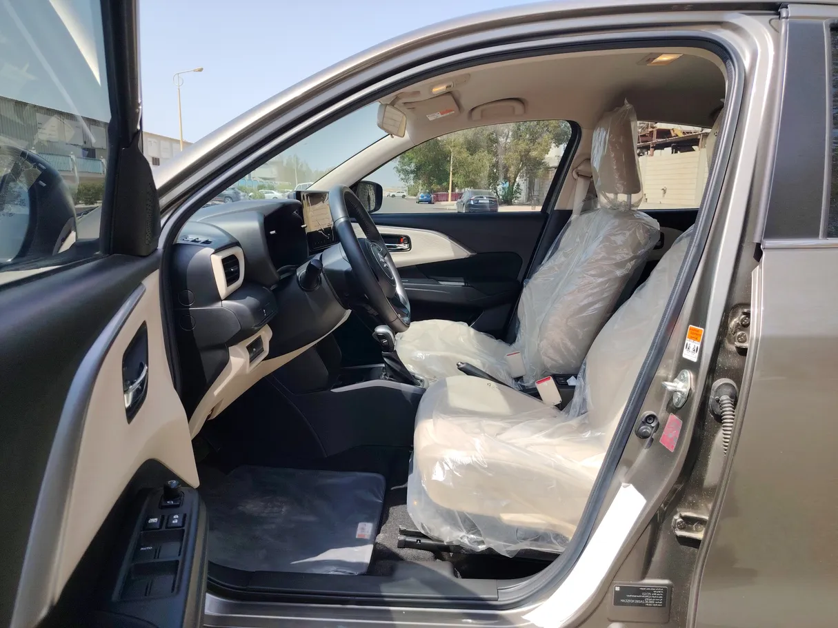 Car image 12