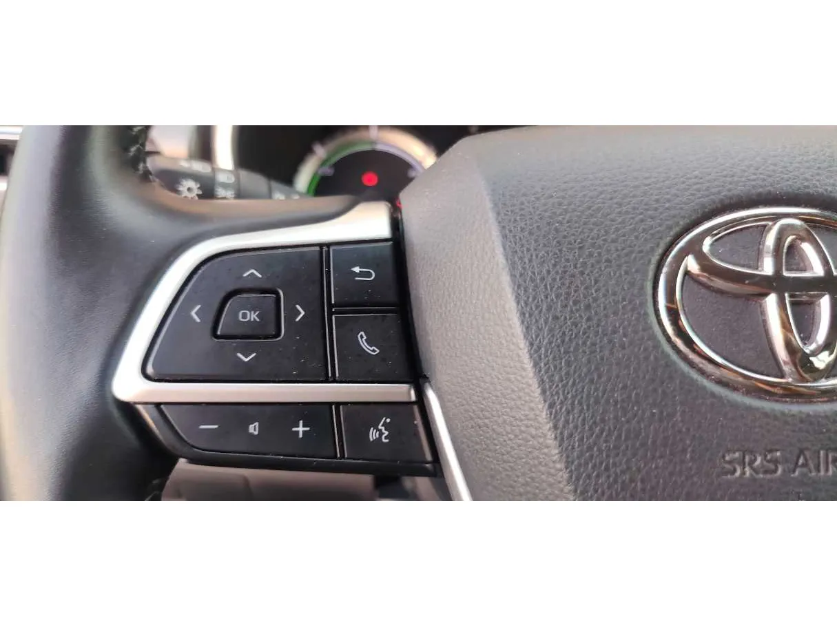 Car image 25