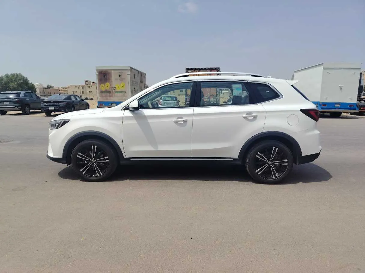 Car image 8