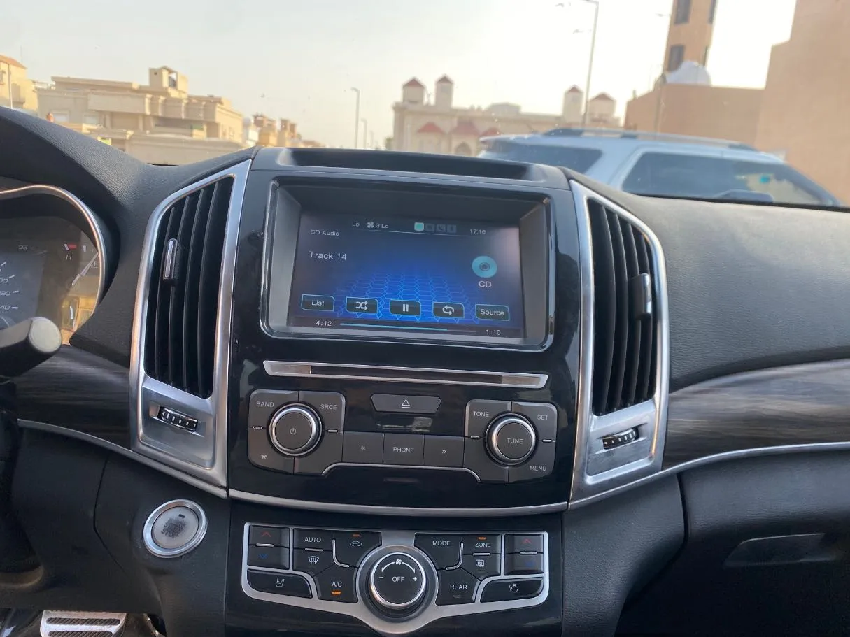 Car image 19