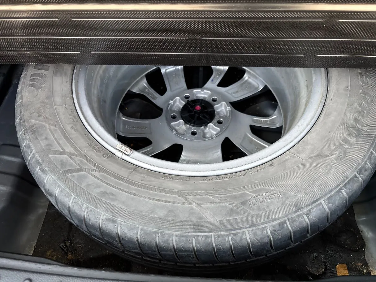 Car image 28