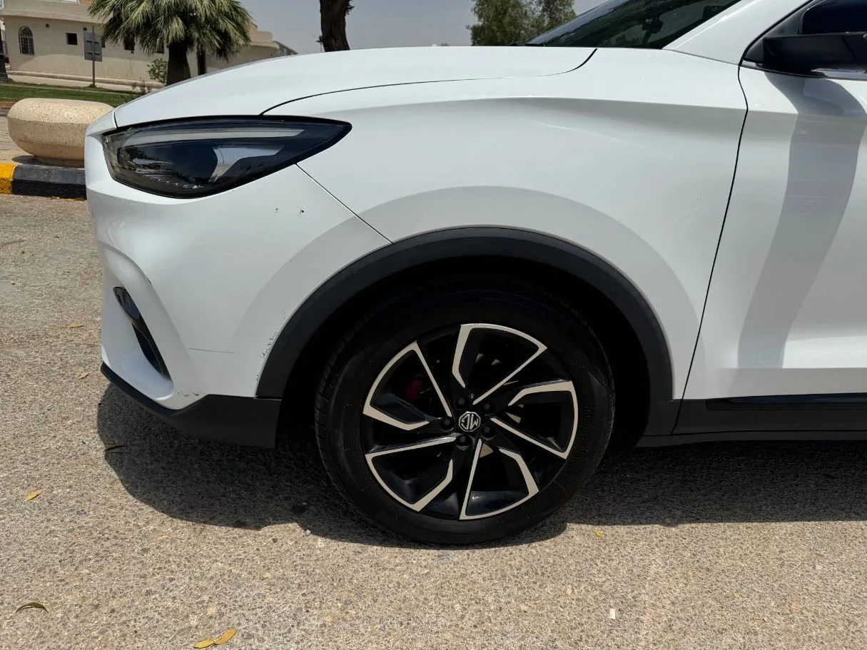 Car image 9
