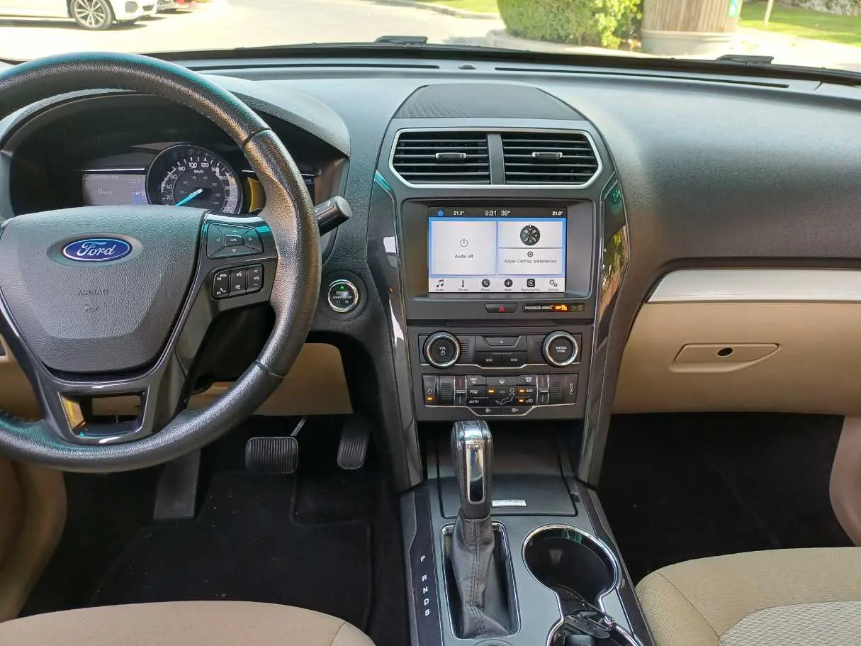 Car image 18
