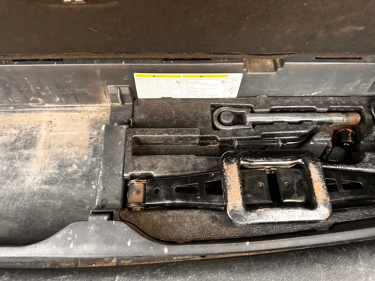 Car image 28