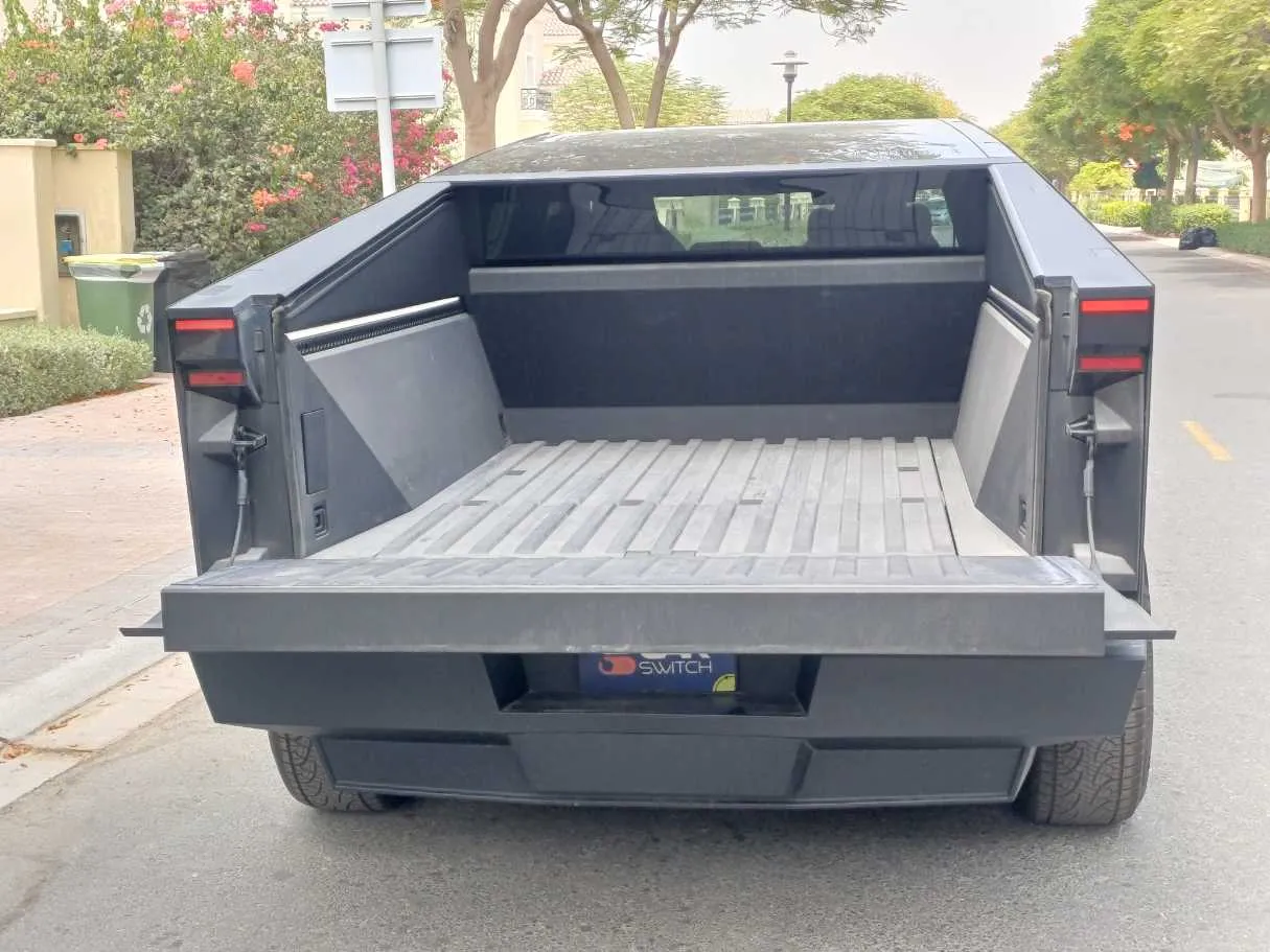 Car image 25