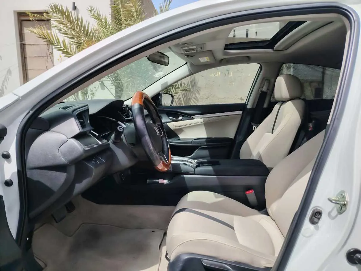 Car image 13
