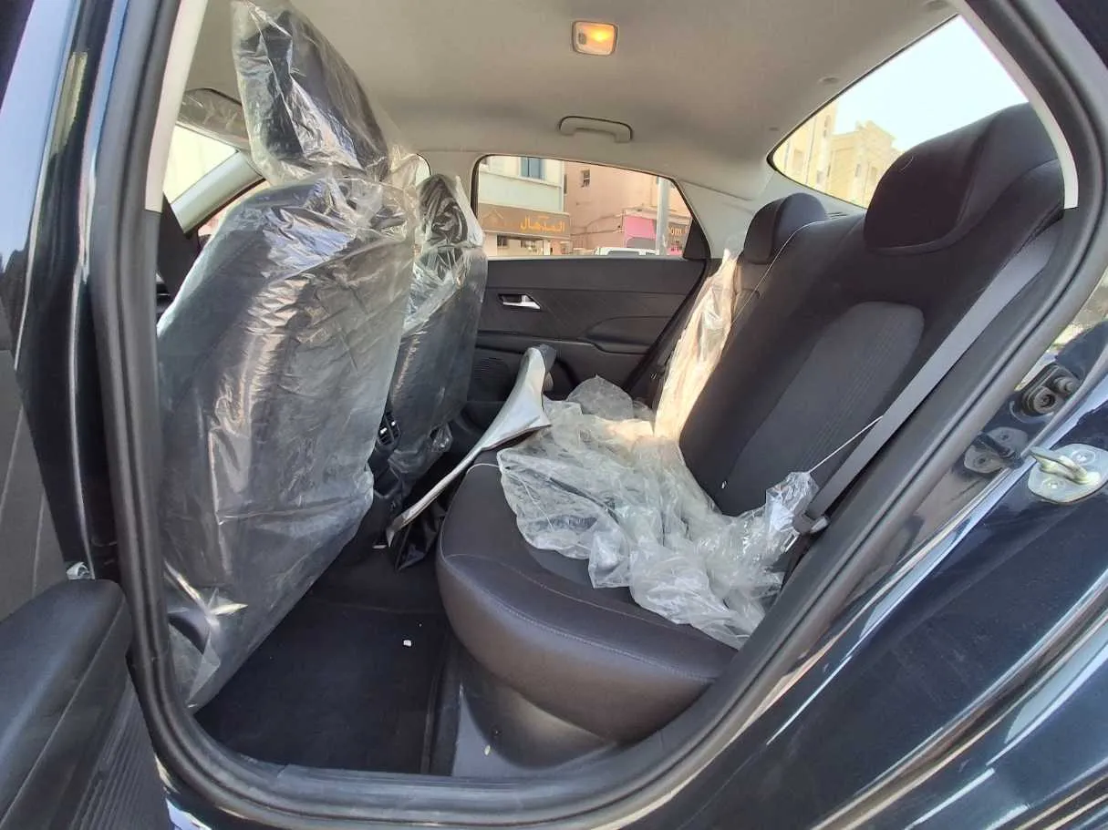 Car image 13