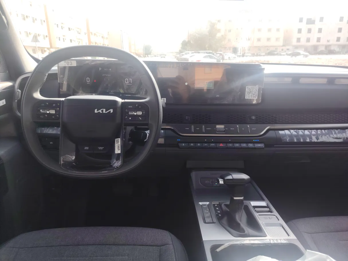 Car image 19