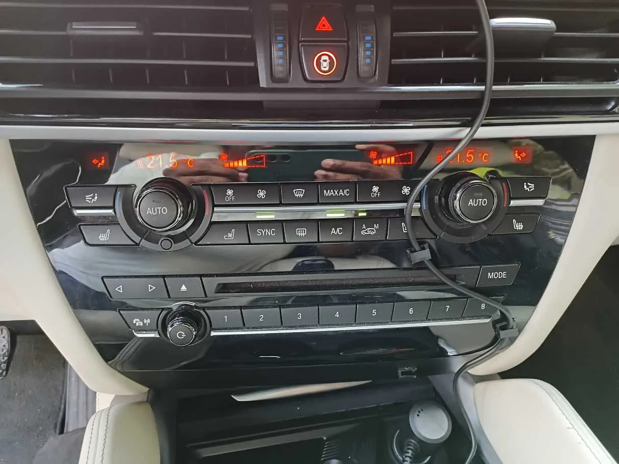 Car image 24