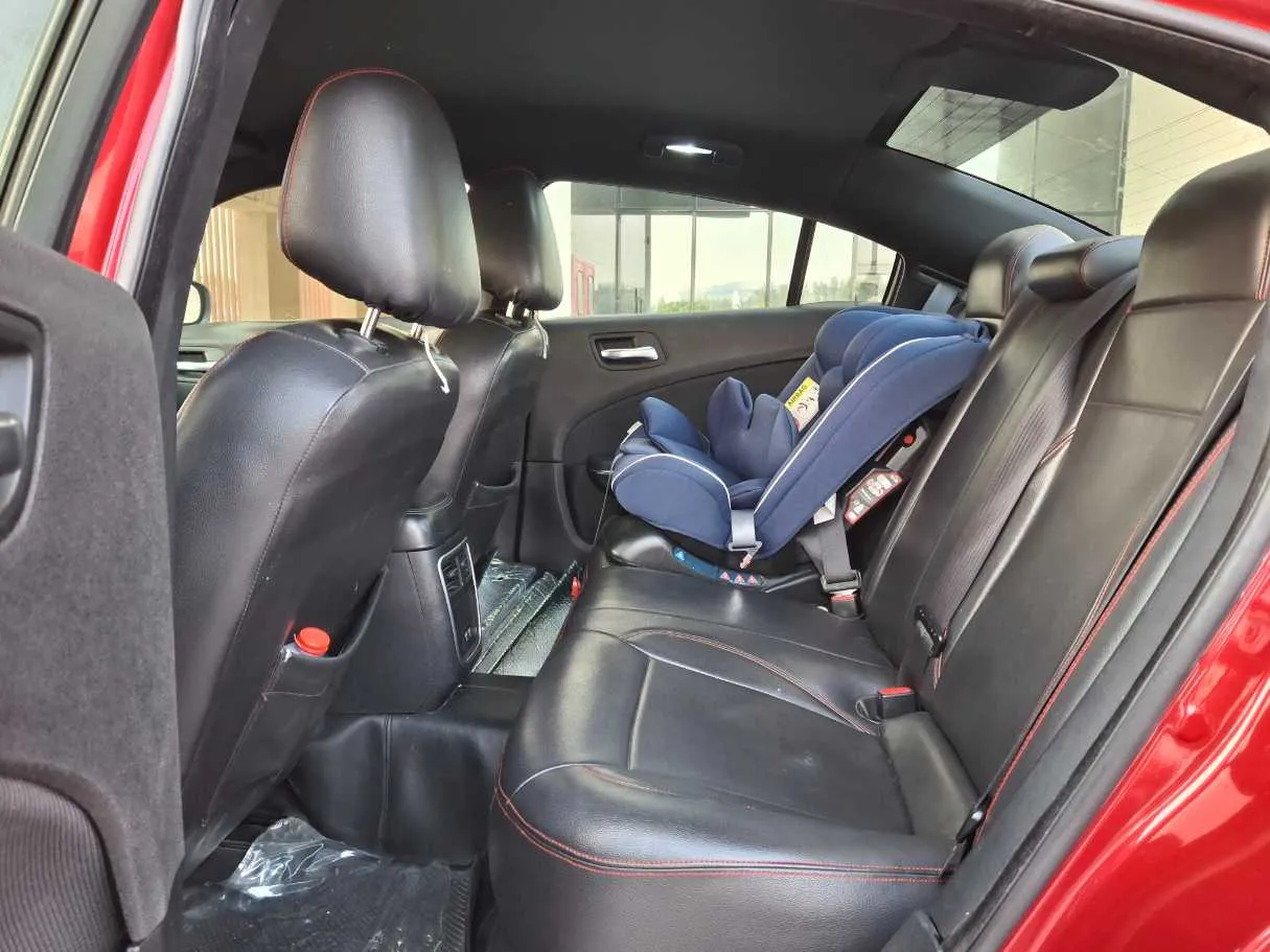 Car image 13