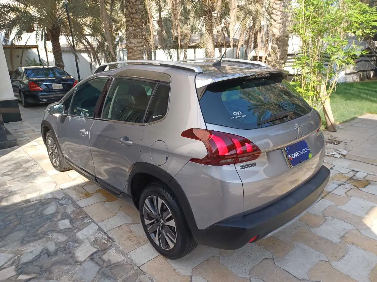 Car image 7