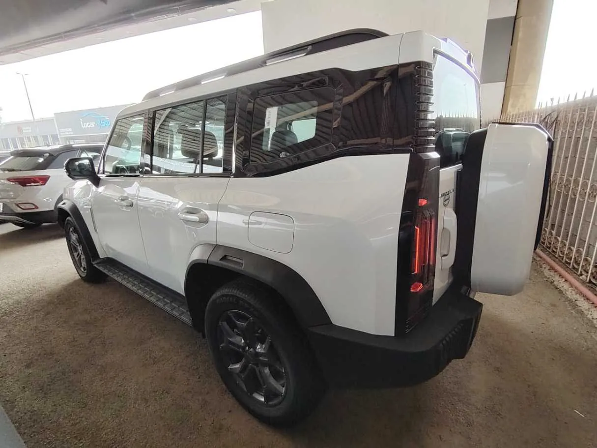Car image 8