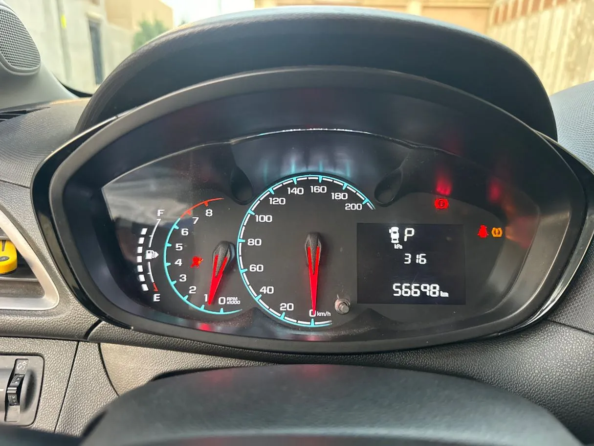 Car image 18