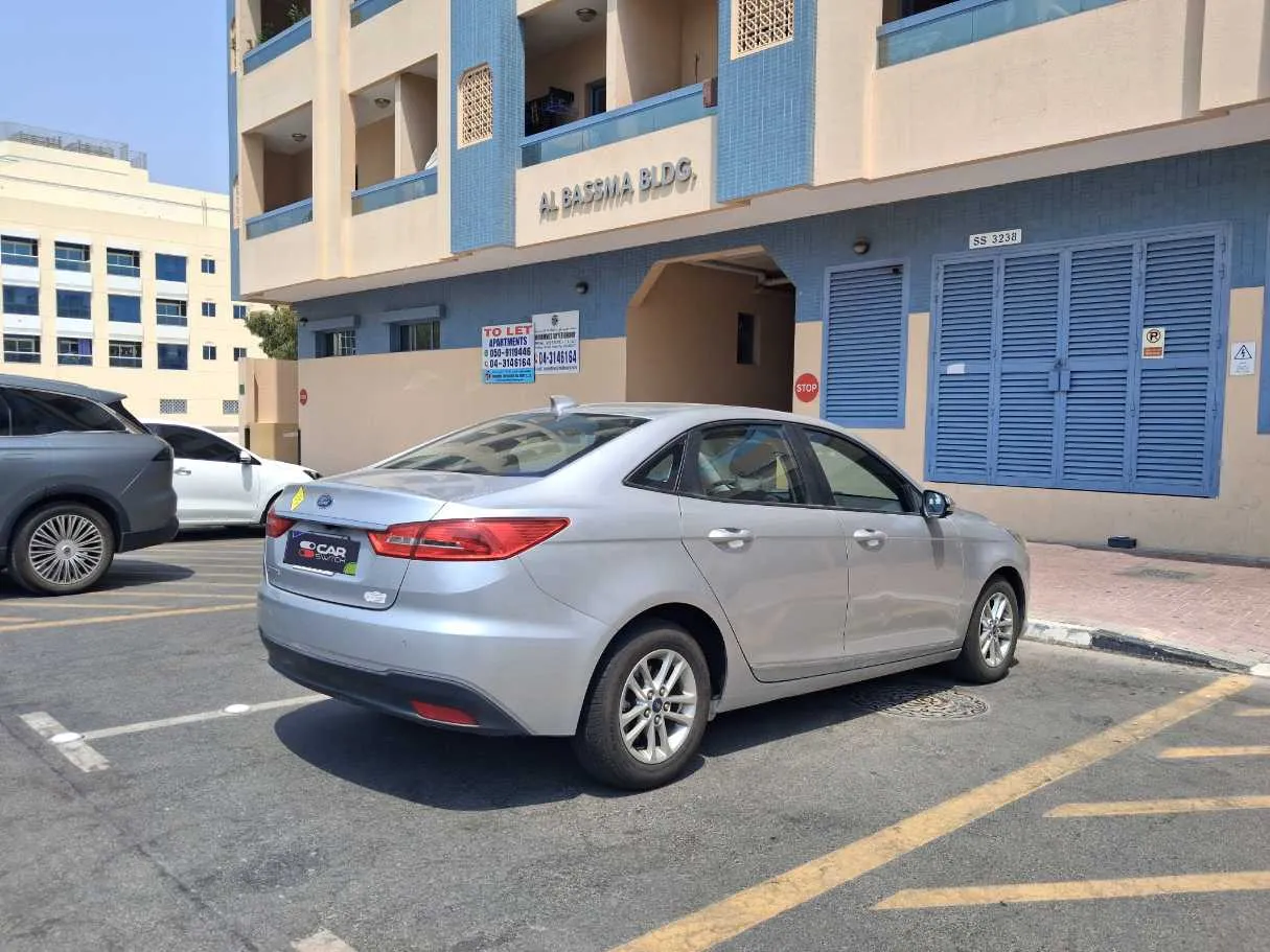 Car image 5