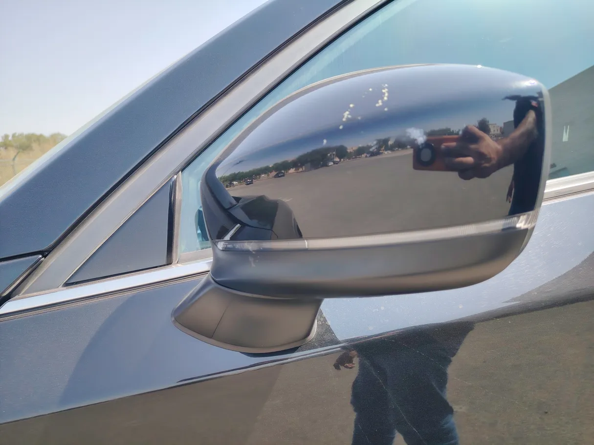 Car image 26