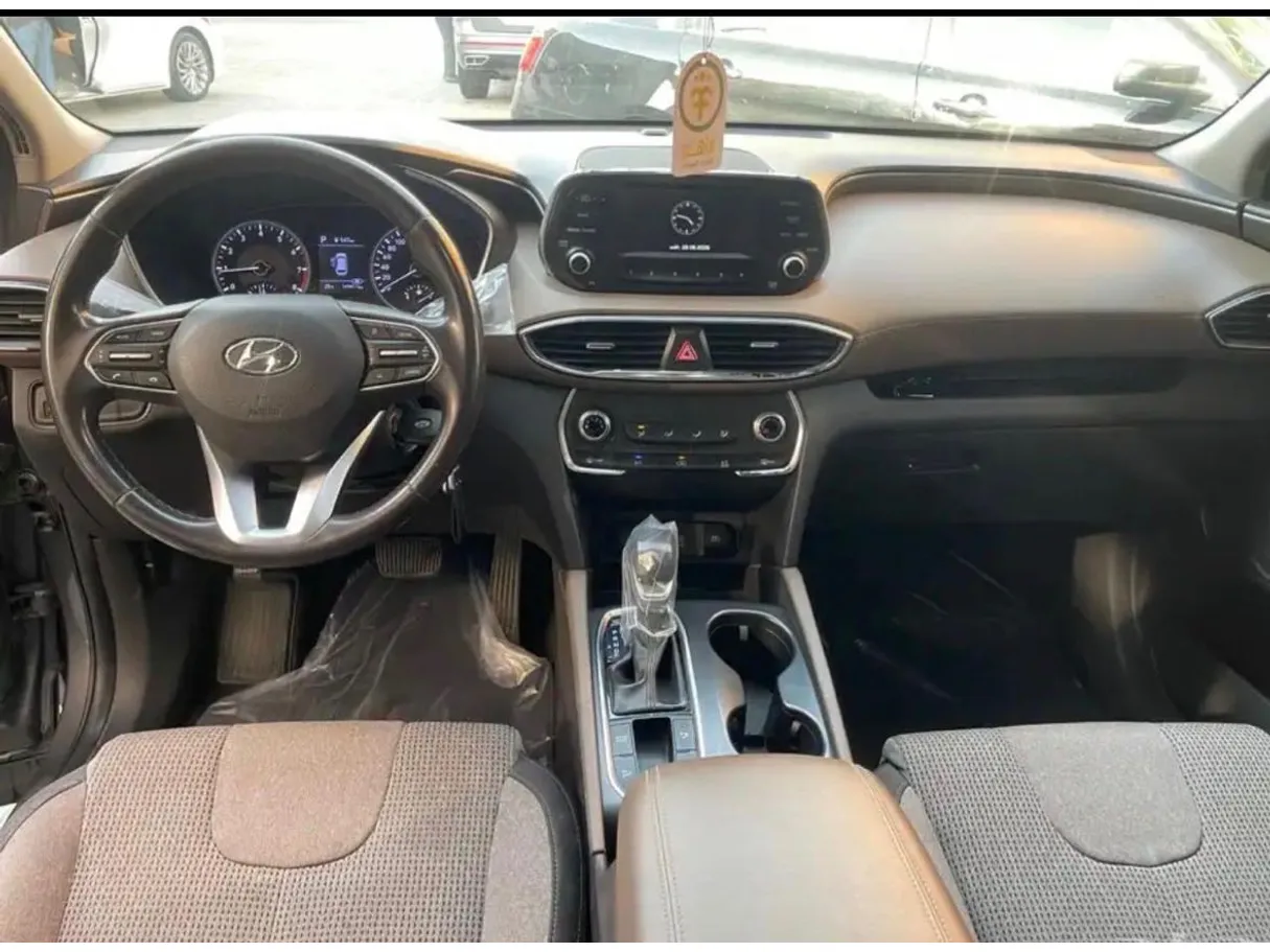 Car image 16