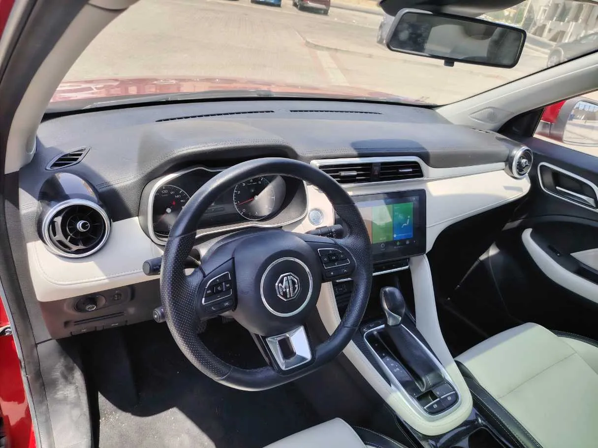 Car image 10