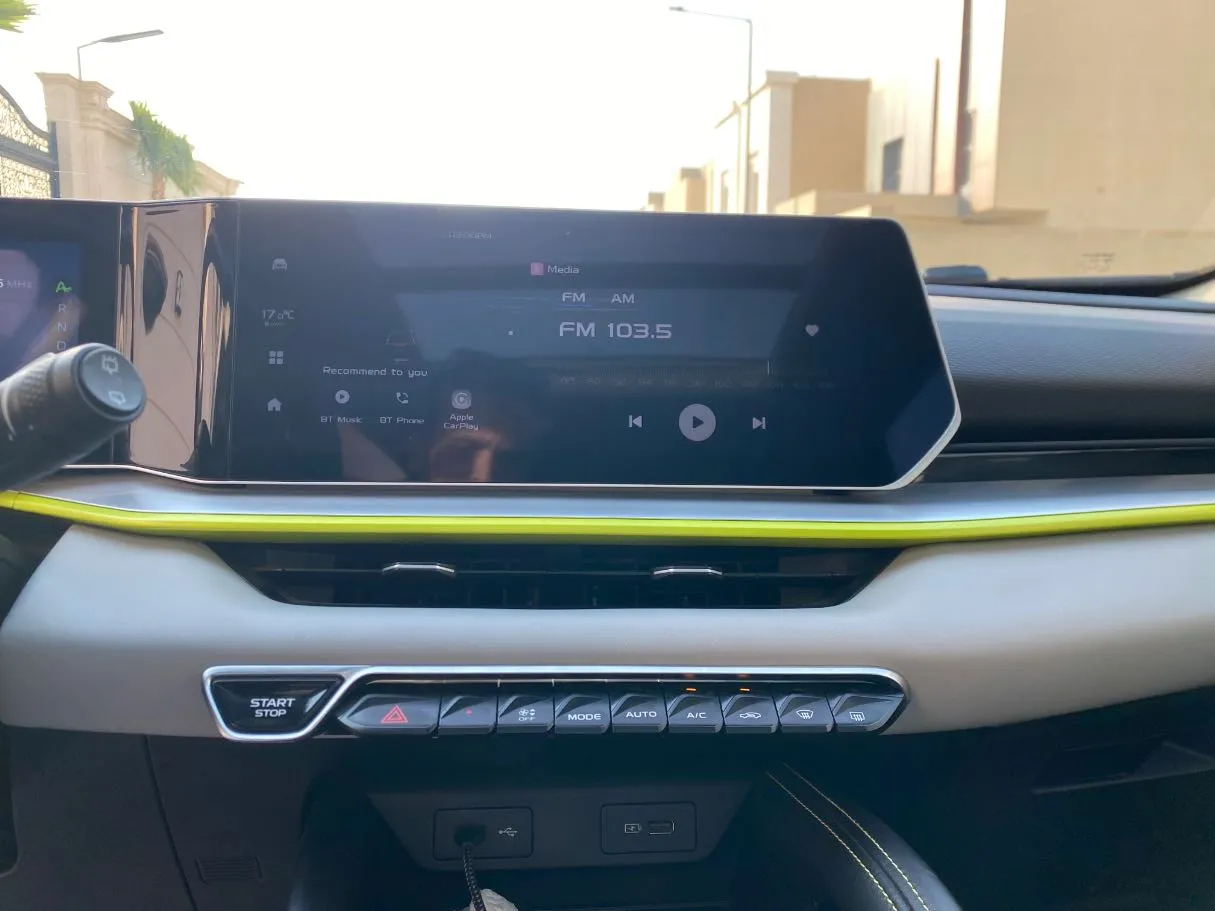 Car image 17