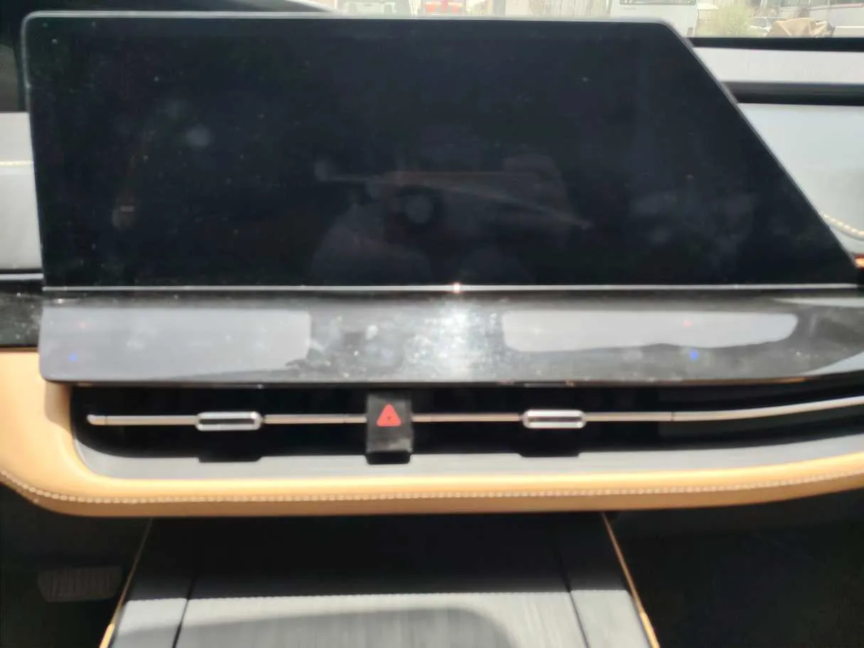 Car image 23