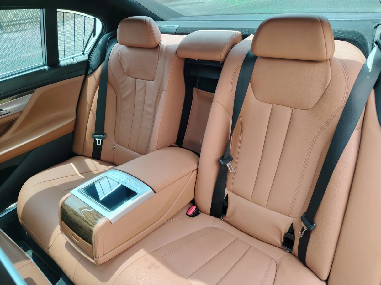 Car image 16