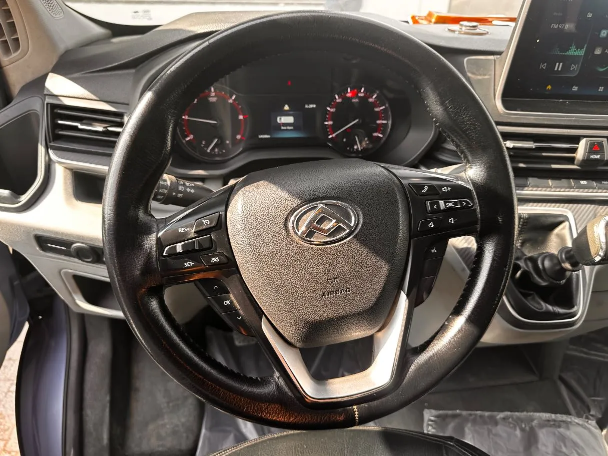 Car image 19