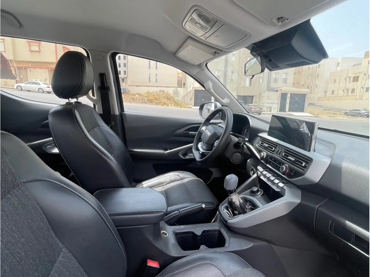 Car image 5