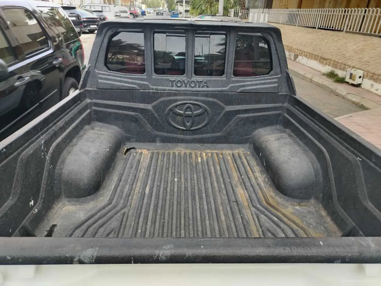 Car image 25