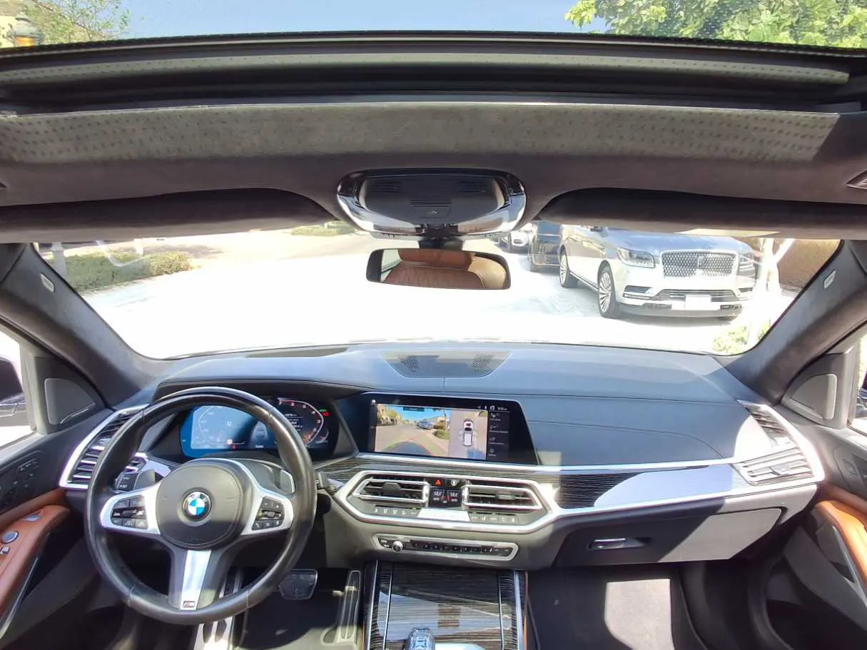Car image 15