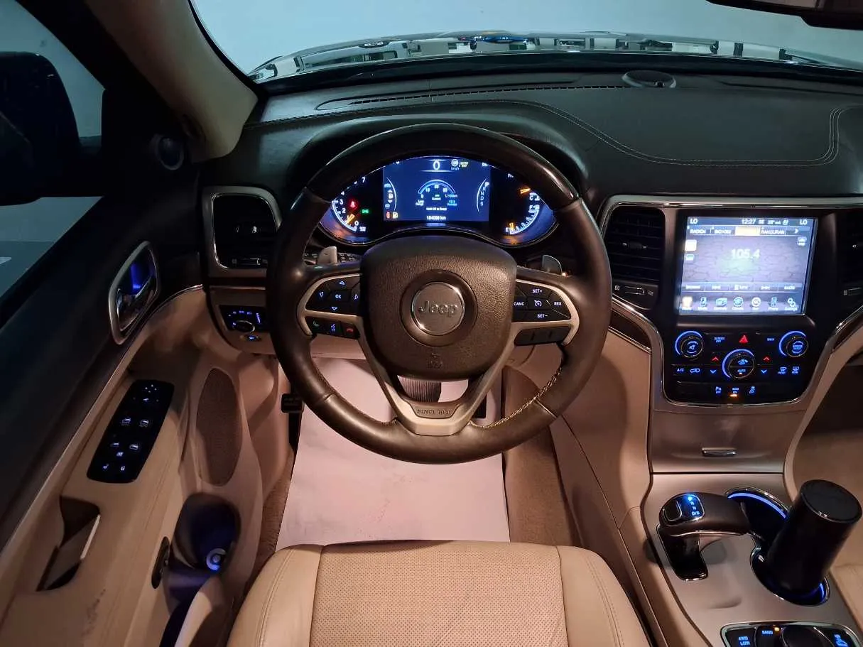 Car image 24