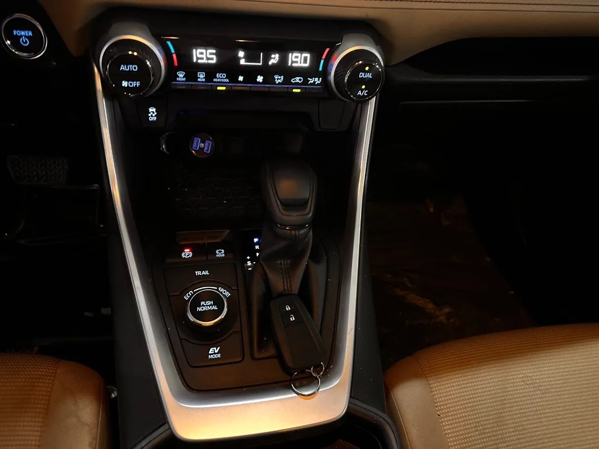 Car image 19