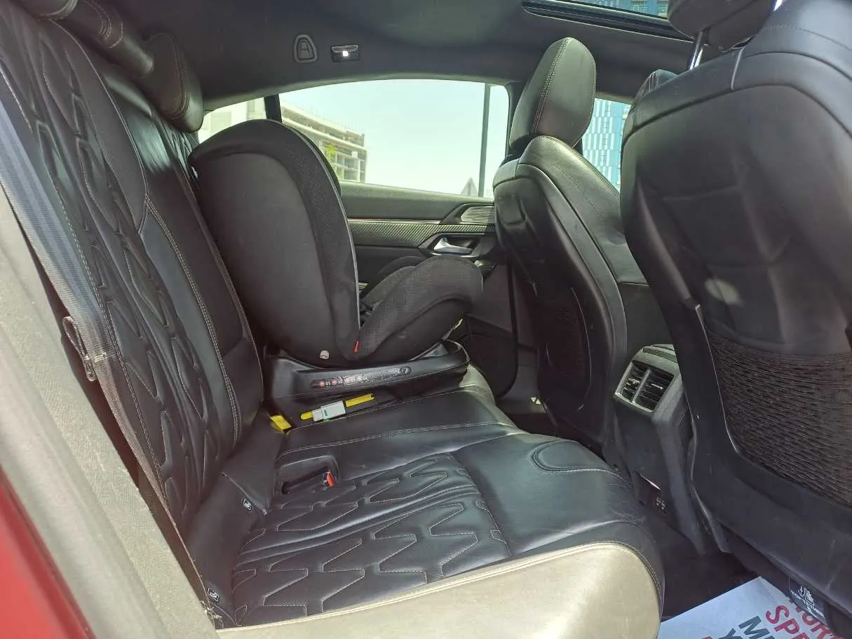 Car image 17