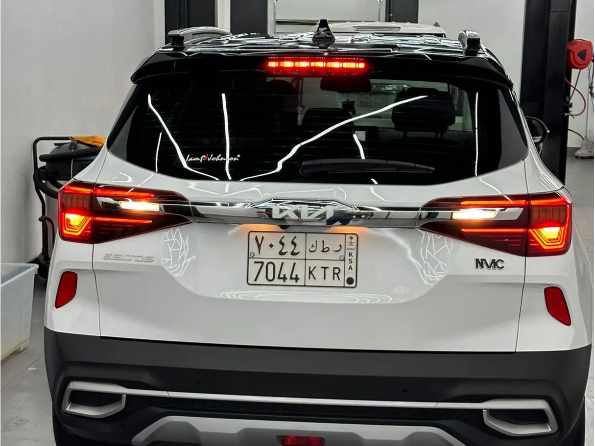 Car image 9