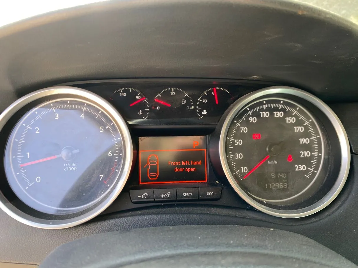 Car image 18