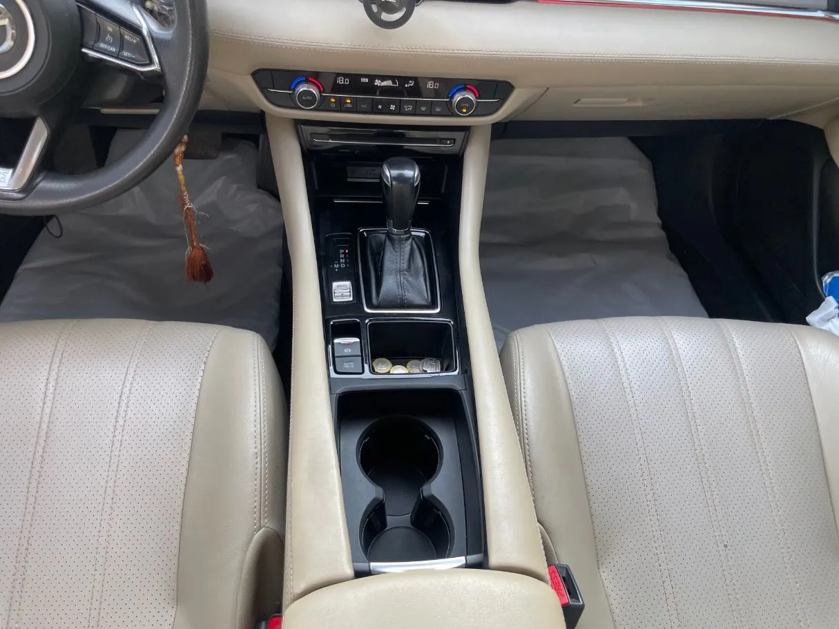 Car image 18