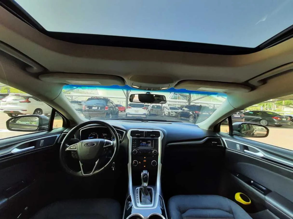 Car image 16