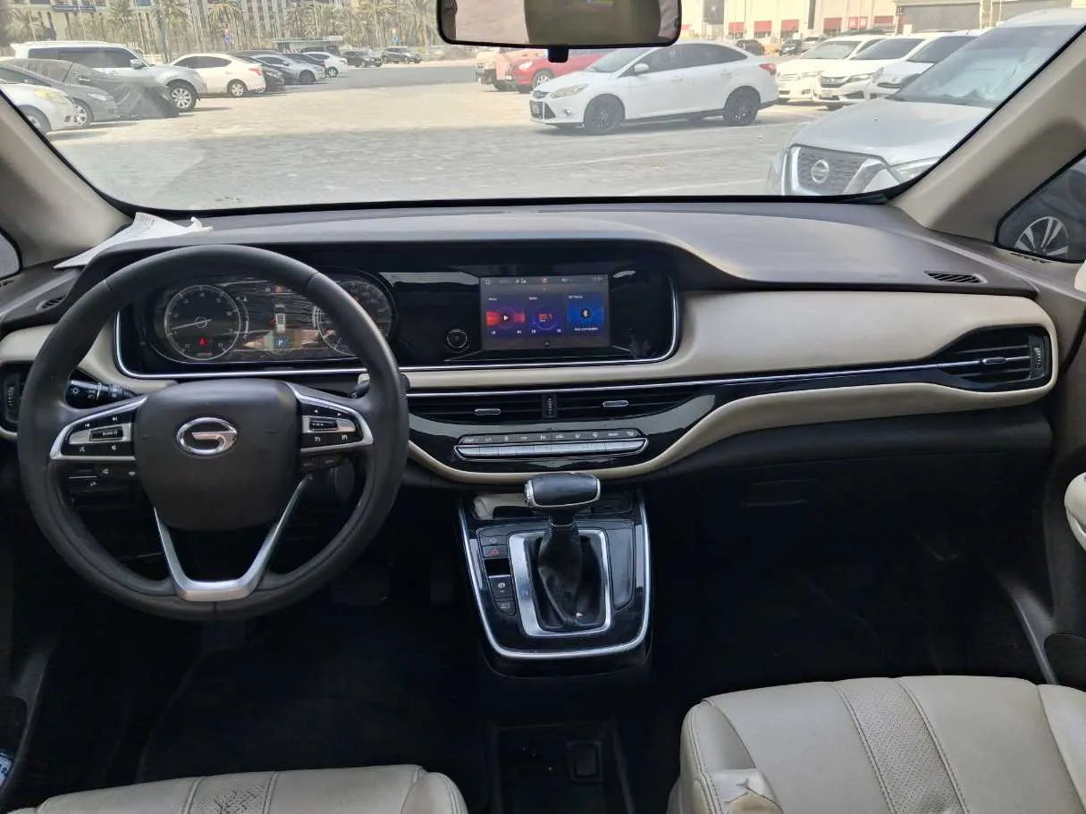 Car image 17