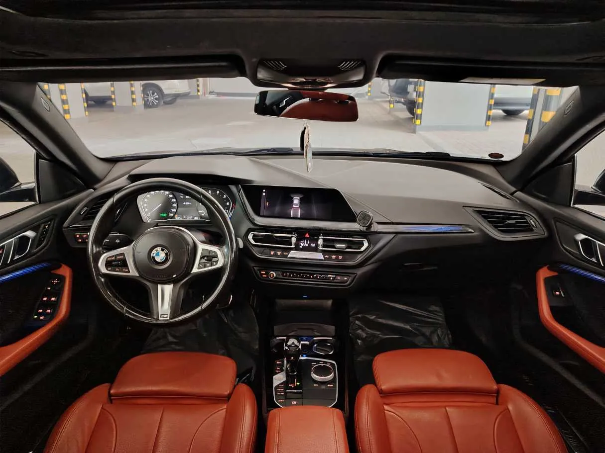 Car image 14