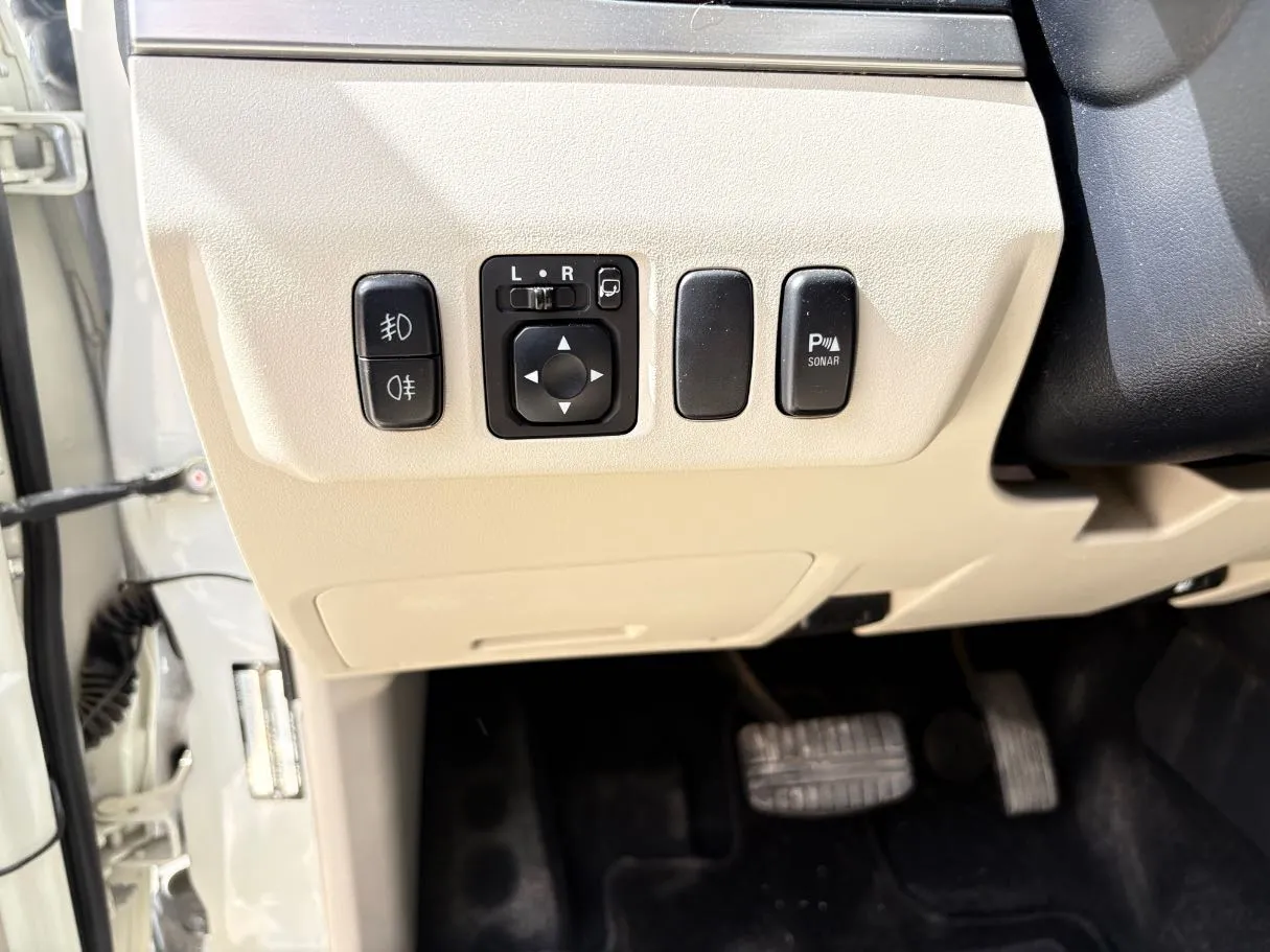 Car image 26