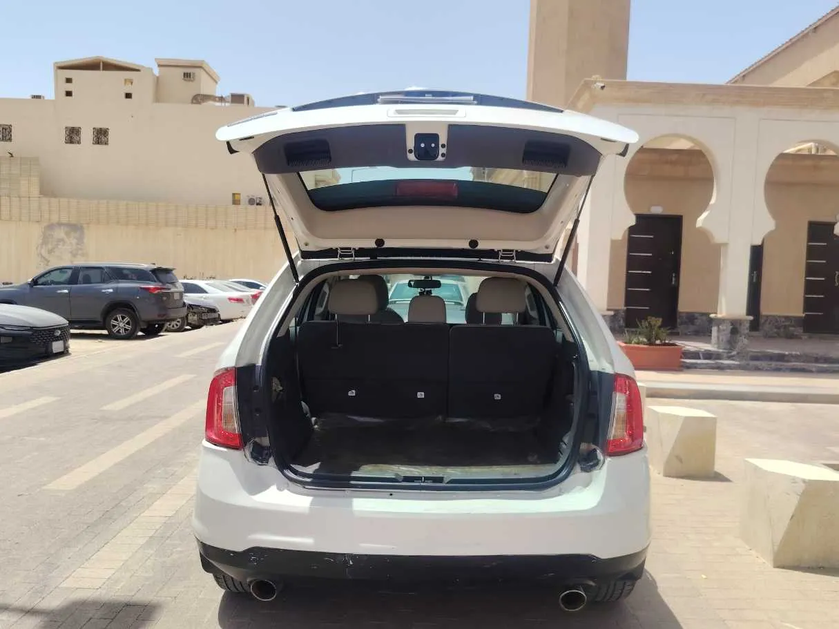 Car image 22