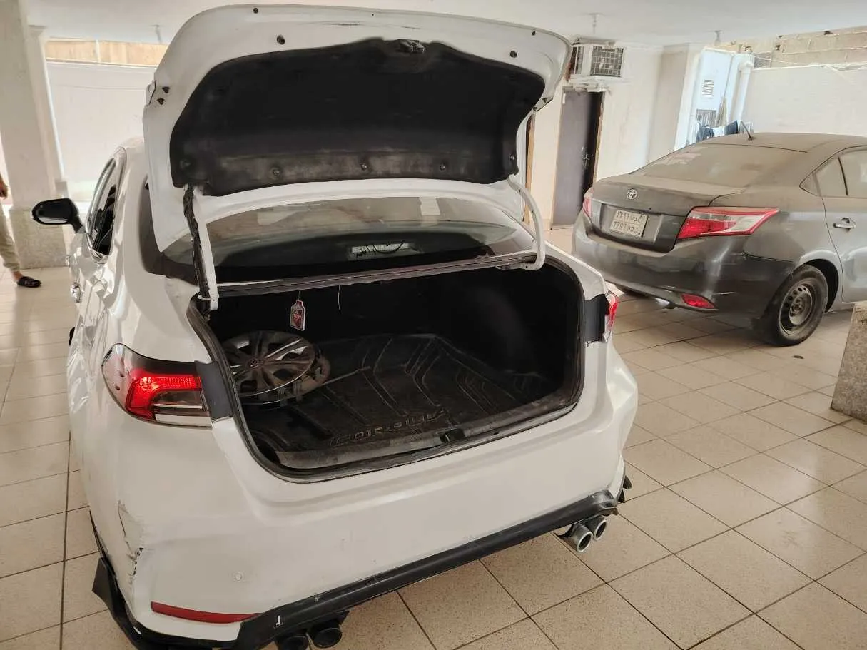 Car image 35