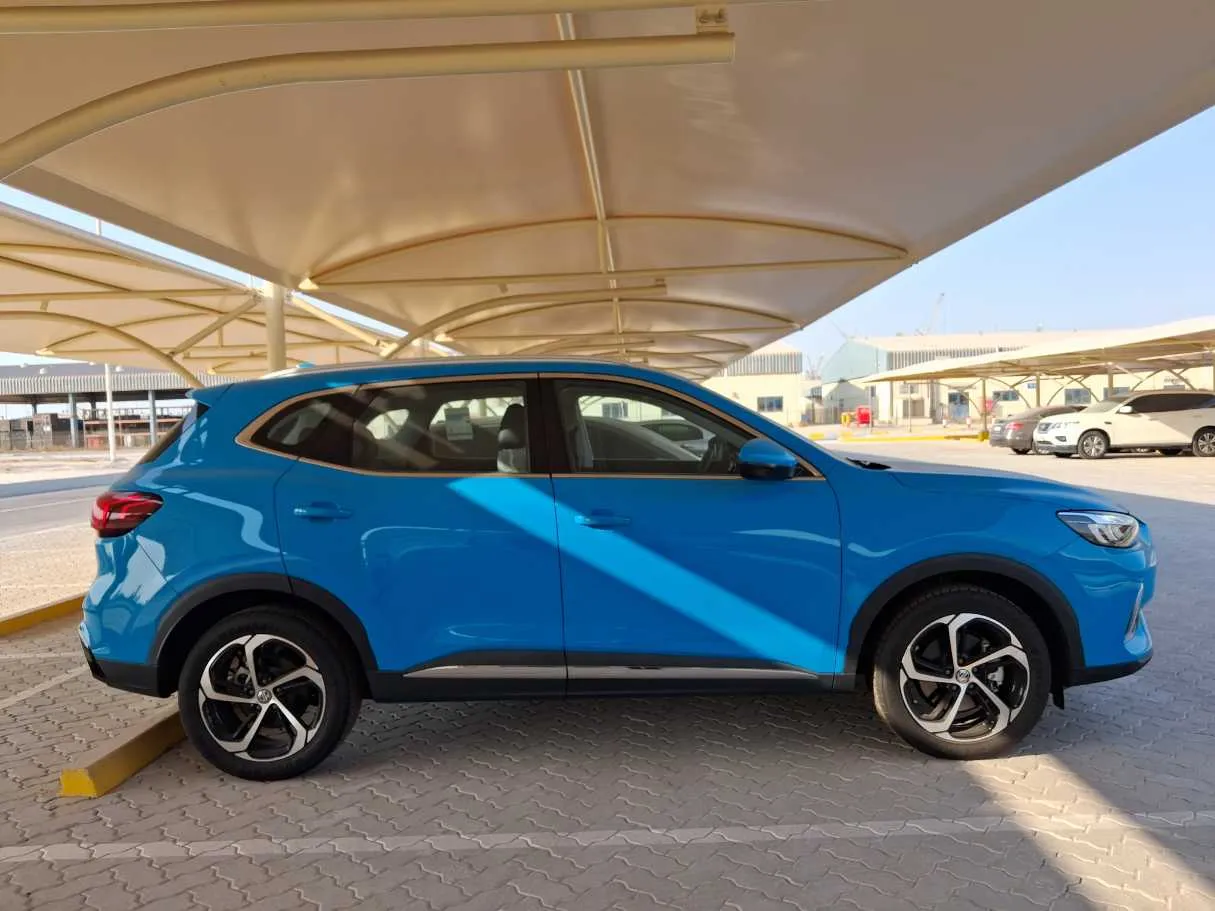 Car image 3